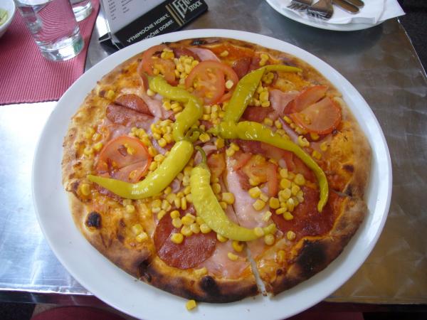 Pizzza v Café Garage